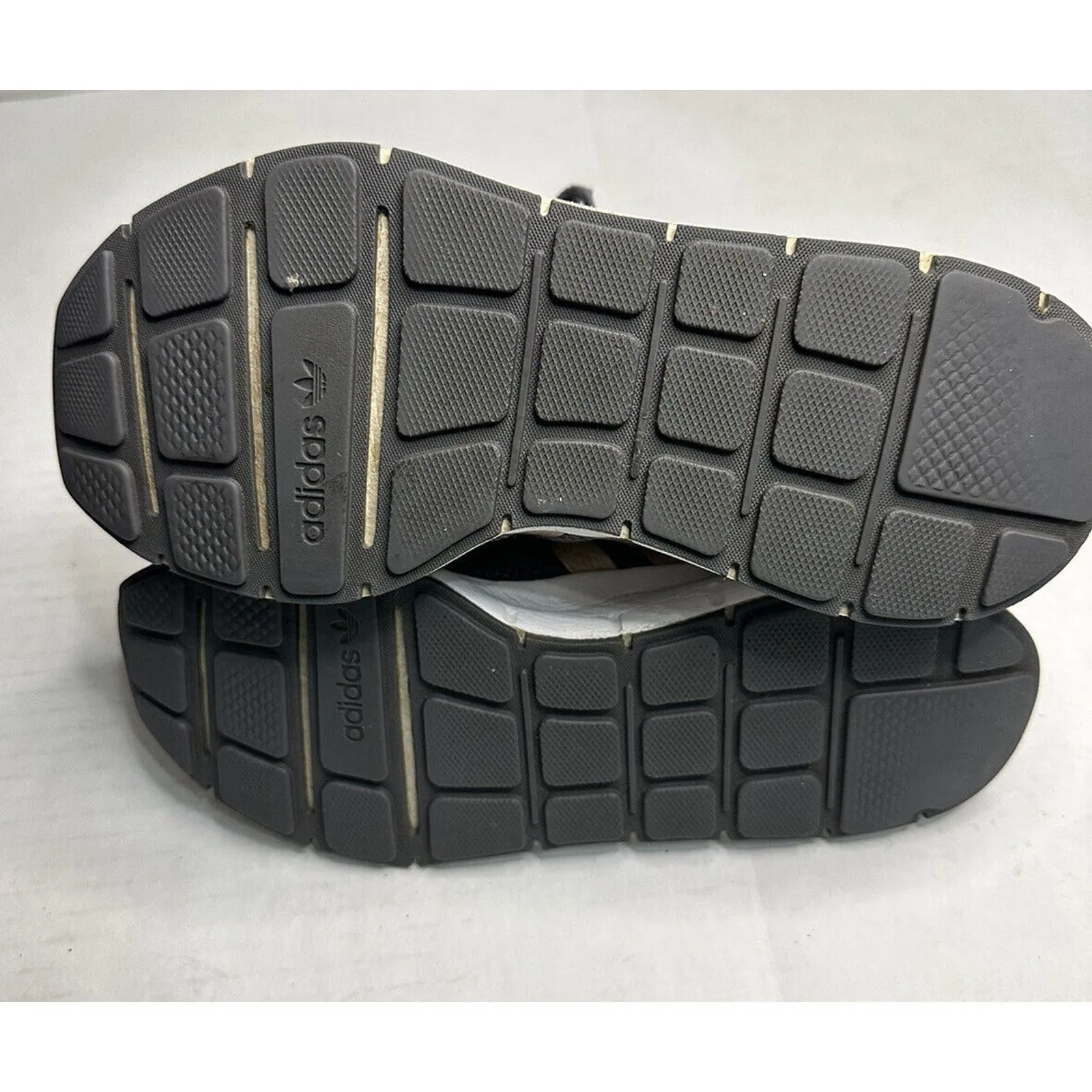 Adidas Swift PRB 698001‎ Women’s Running Shoes SZ 4.5 Grey Gold Metallic Lace Up - Image 5