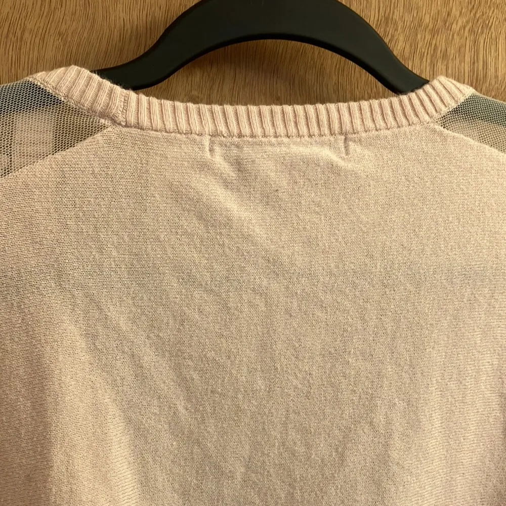 Baby pink cropped shortsleeved cardigan sweater woman’s size small - Image 7