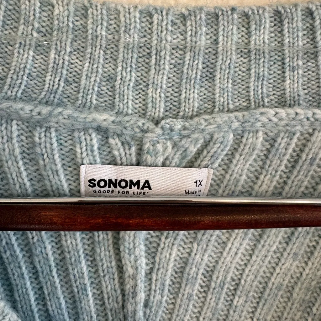 Sonoma Women's Soft Gray V-Neck Sweater - Image 3