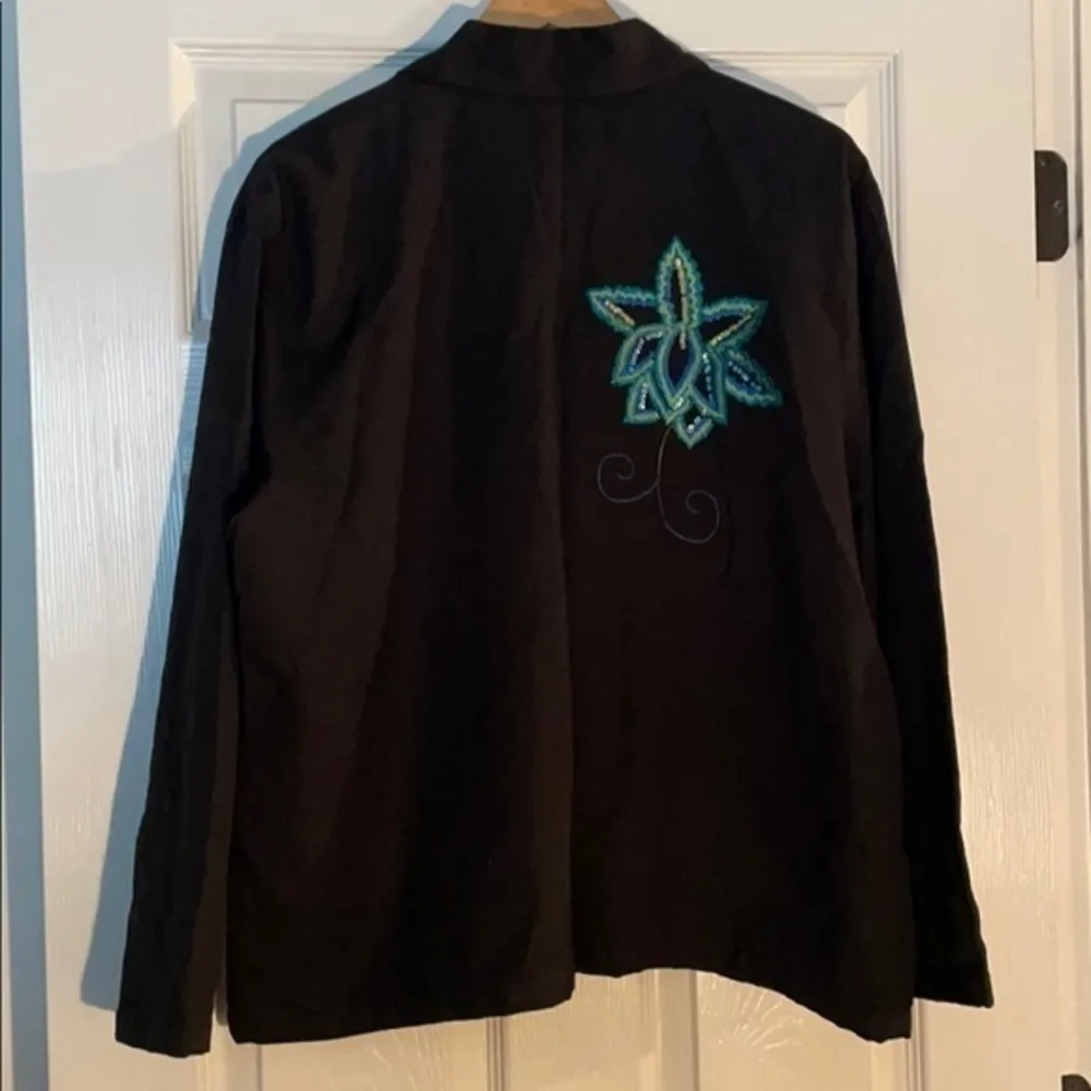 Good Clothes Black Floral pattern stitching Woman’s Blouse Size XL - Image 5