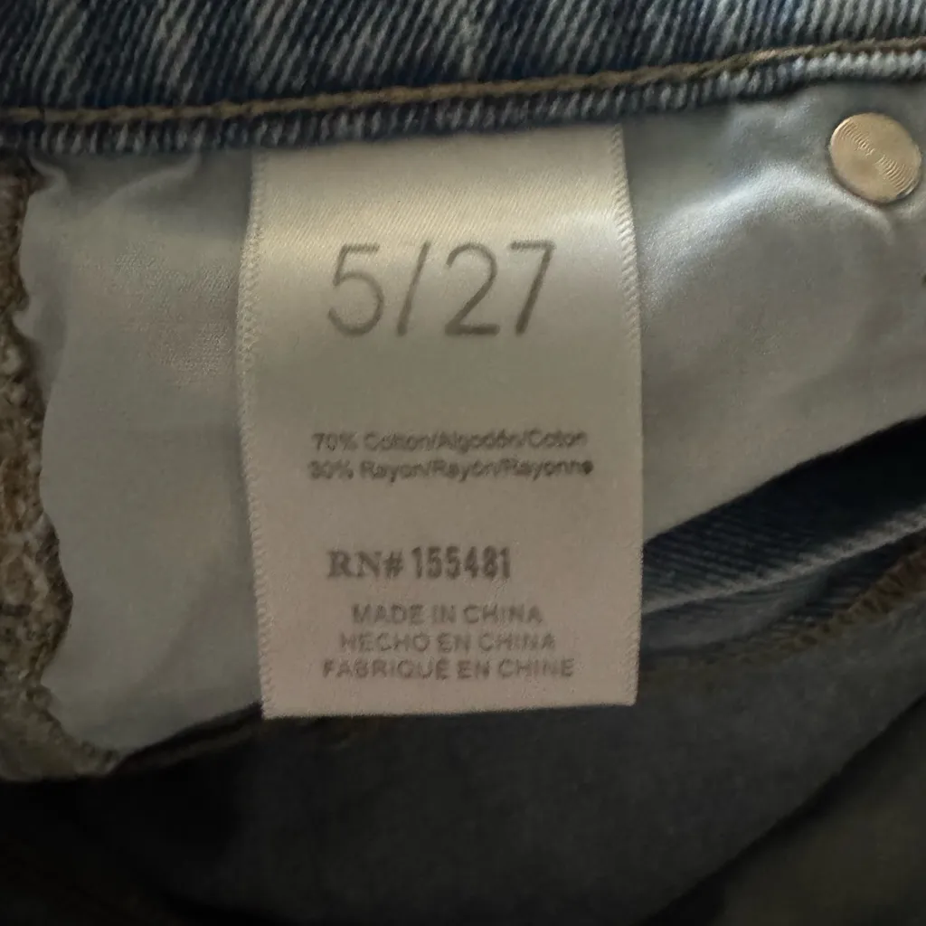 Distressed Light wash denim Shorts☁️ - Image 4