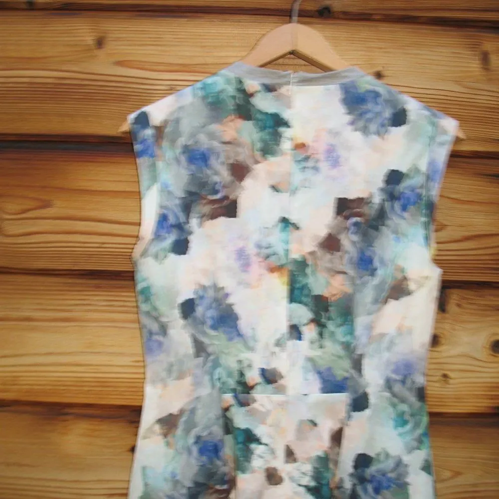 White Pastel Floral Pleated Dress Size 2 - Image 8