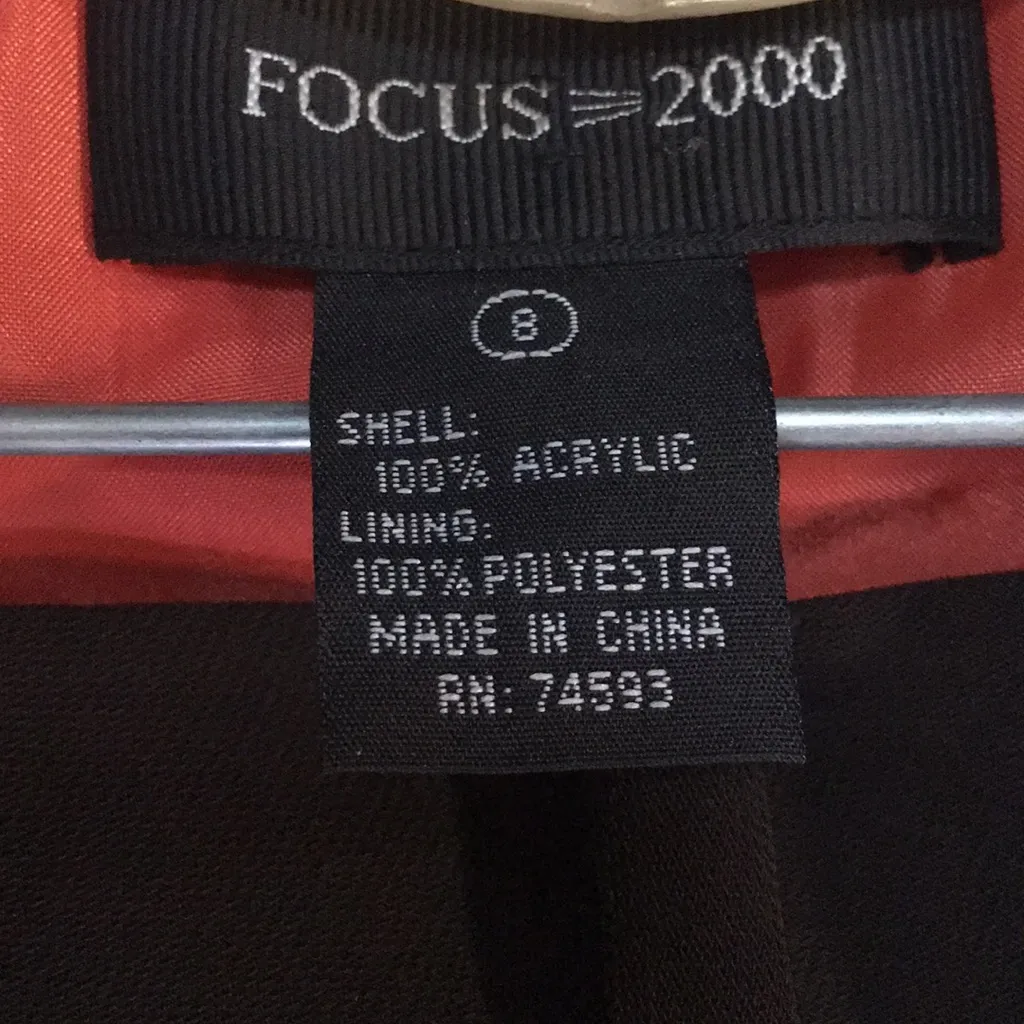 Focus 2000 sz 8 2piece suit - Image 4
