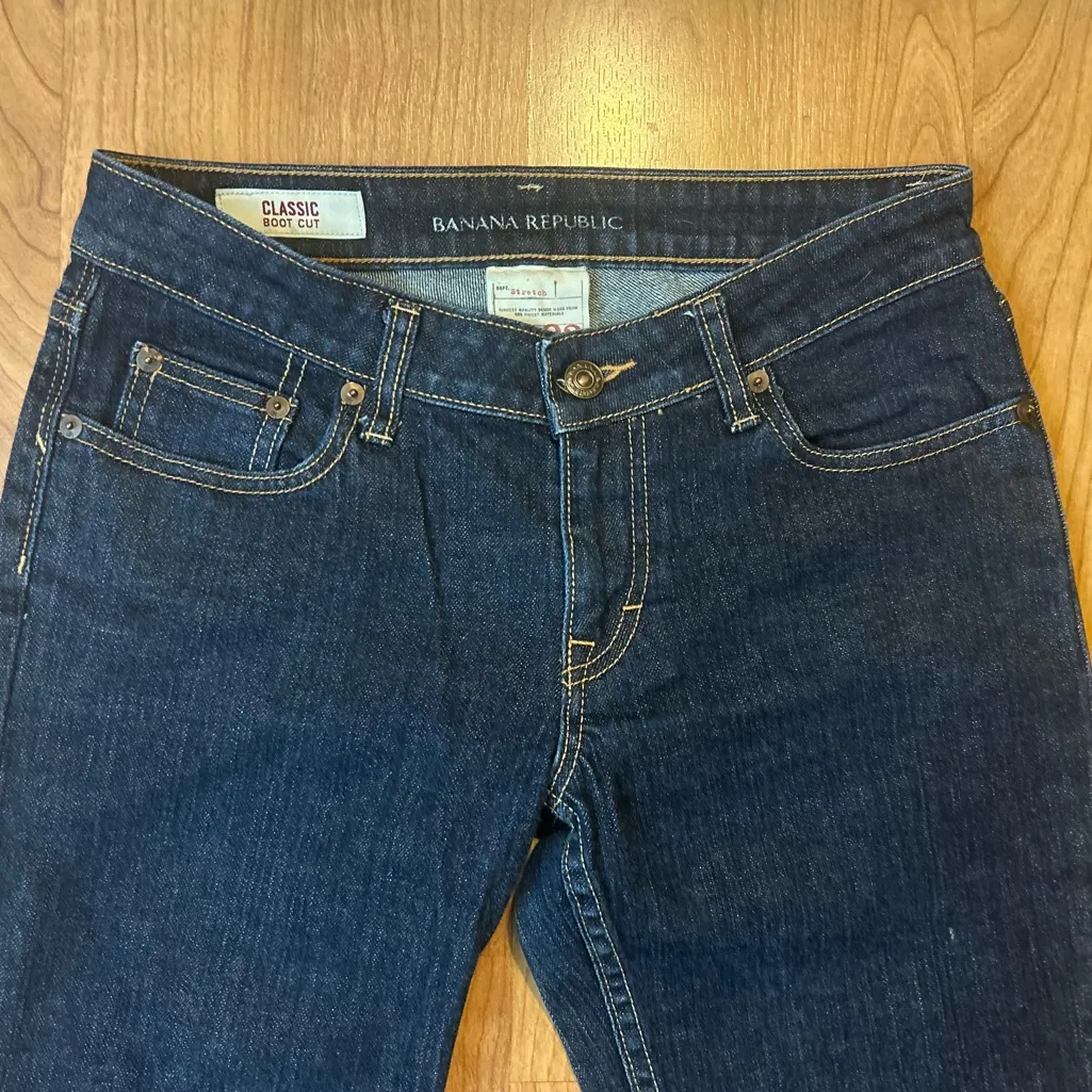 Banana Republic Classic Boot Cut Jeans, Dark Wash, Sz 2, Excellent Condition - Image 4