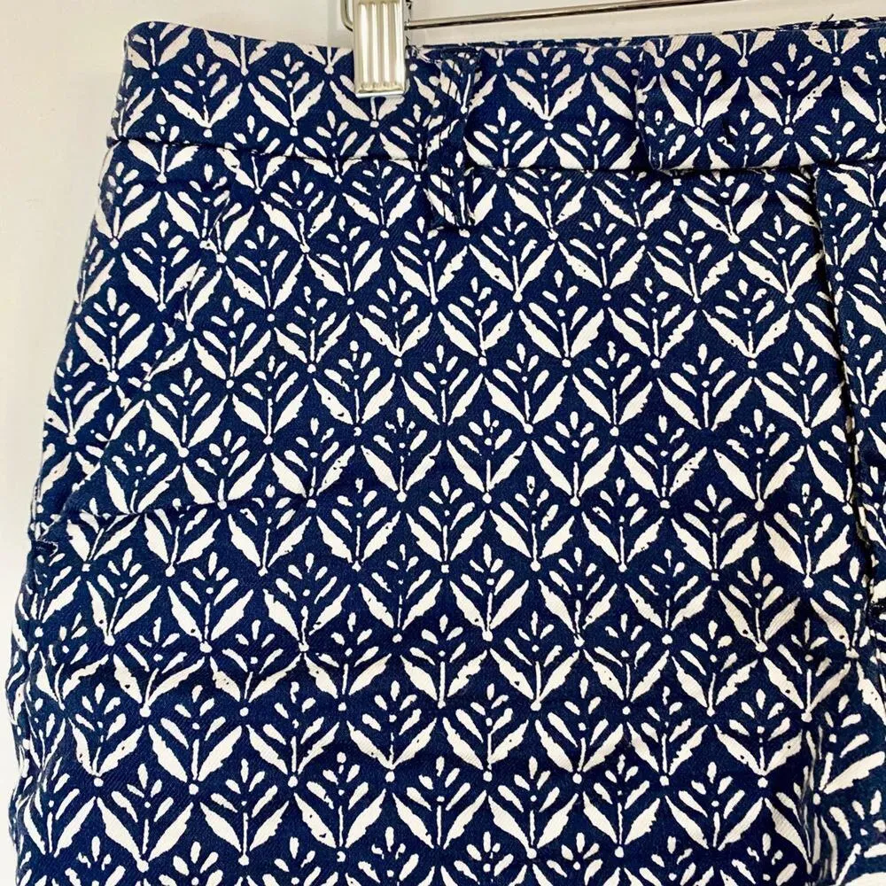 Level 99 Women’s Cindie Print Stretch Tencel Short Blue Size 30 EUC - Image 2