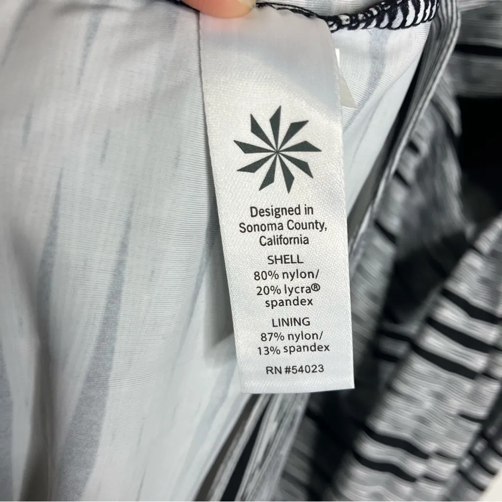 Athleta printed Kiki swim dress black & white womens size small shelf bra padded - Image 11