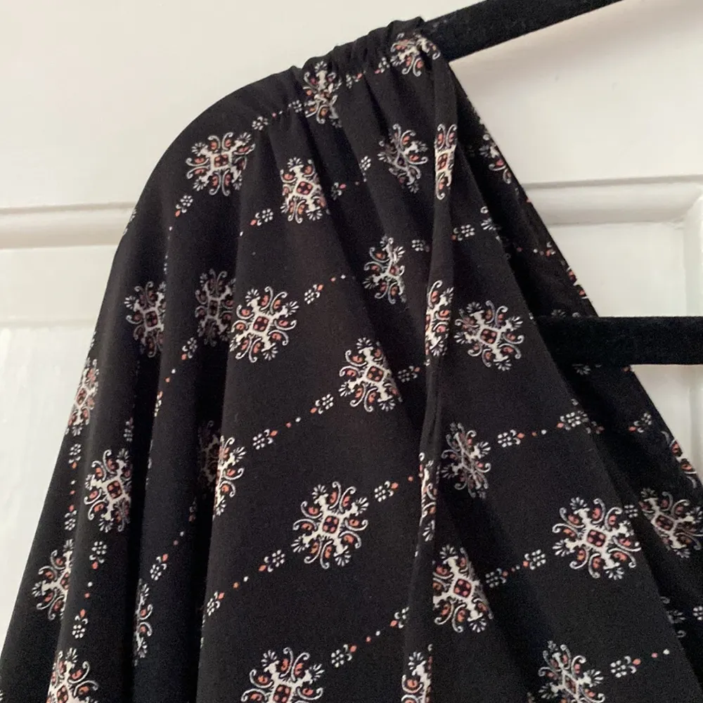 MISA Los Angeles Neily Printed V-Neck Flounce Mini Dress Blouson Tie Back Kimono - Image 10