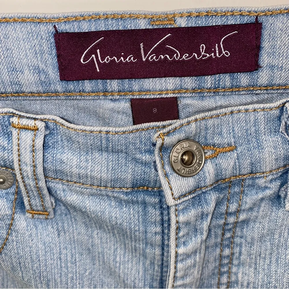Gloria Vanderbilt Stretchy Light Wash Denim Cuffed Ankle Crop Capri Jeans Size 8 - Image 2