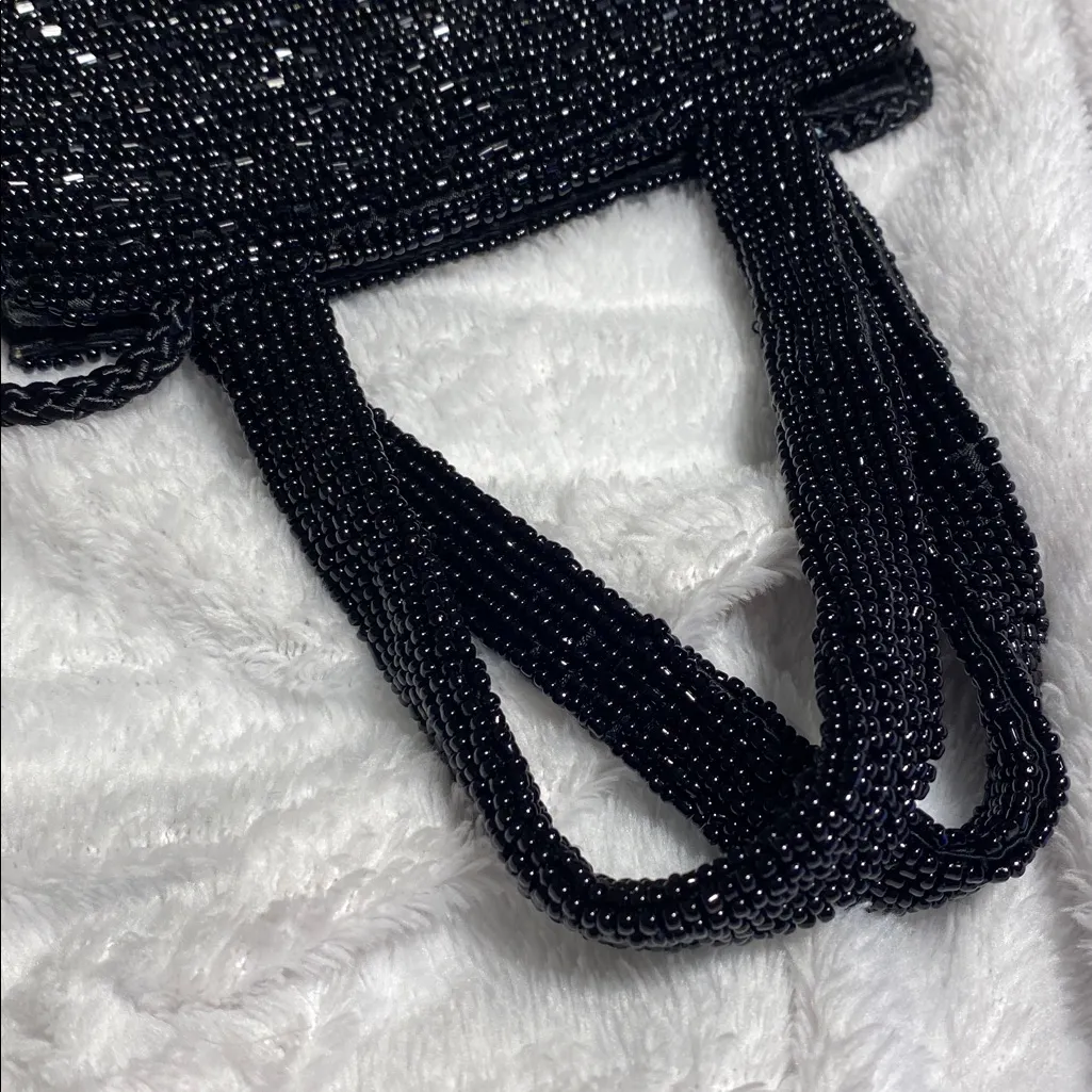 Black Glass - Image 4