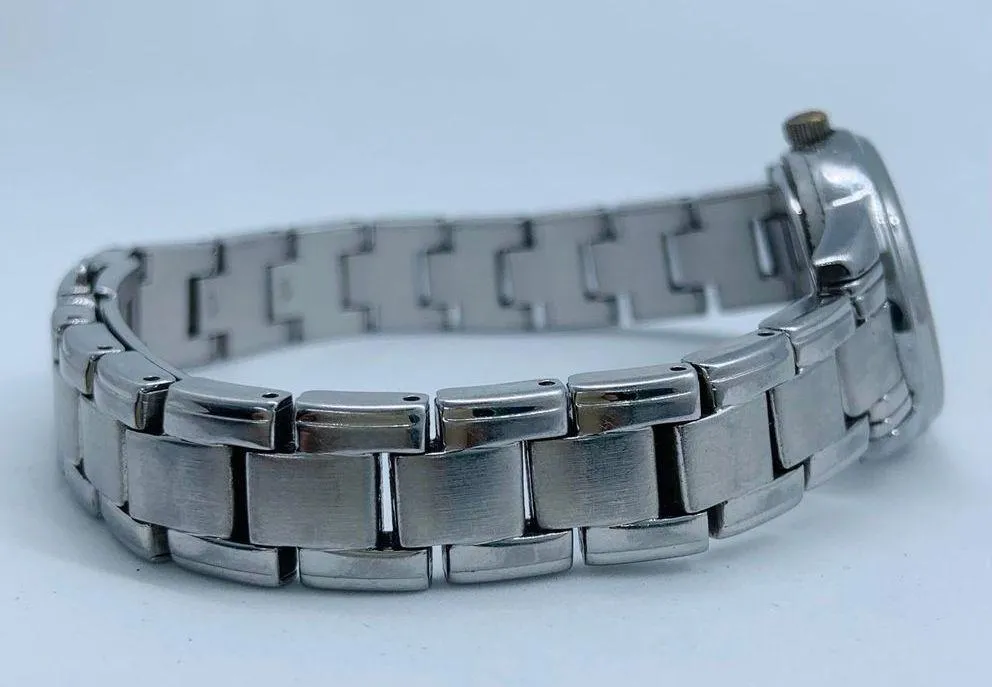 Timex indiglo light up 26mm ladies watch , silver tone white dial size 7.5” - Image 5