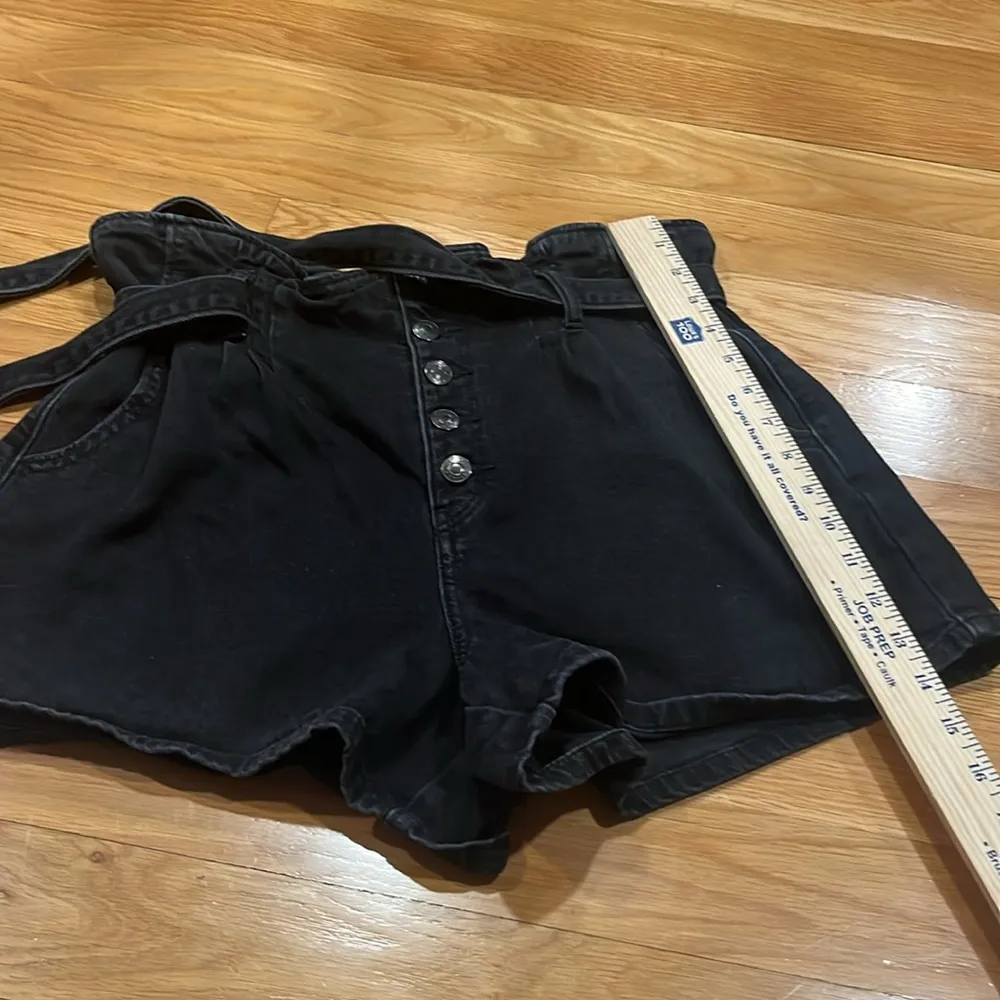 American Eagle outfitters button fly with belt mom Jean shorts size 12 . - Image 6