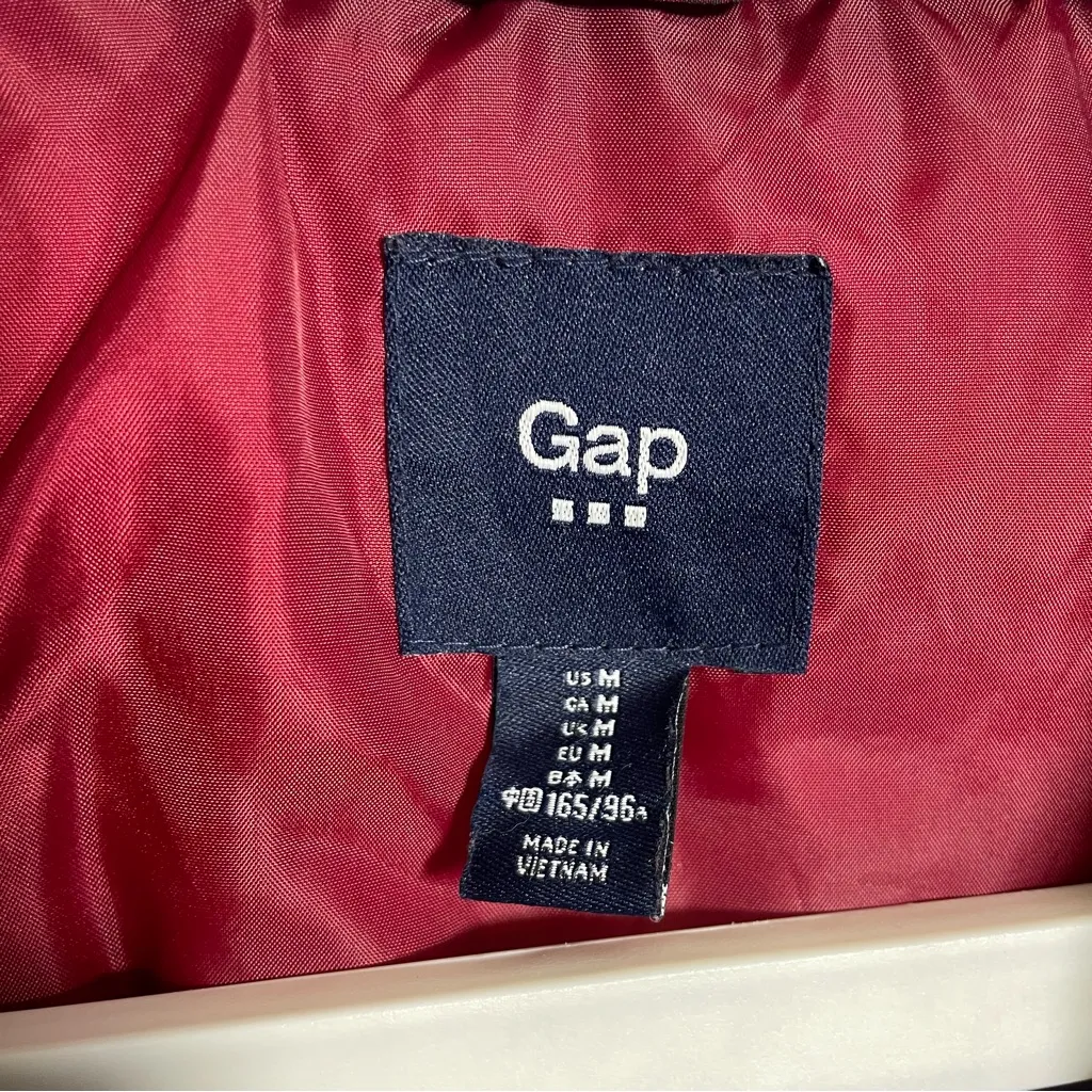 GAP puffer vest zip button checkered red black - Image 6