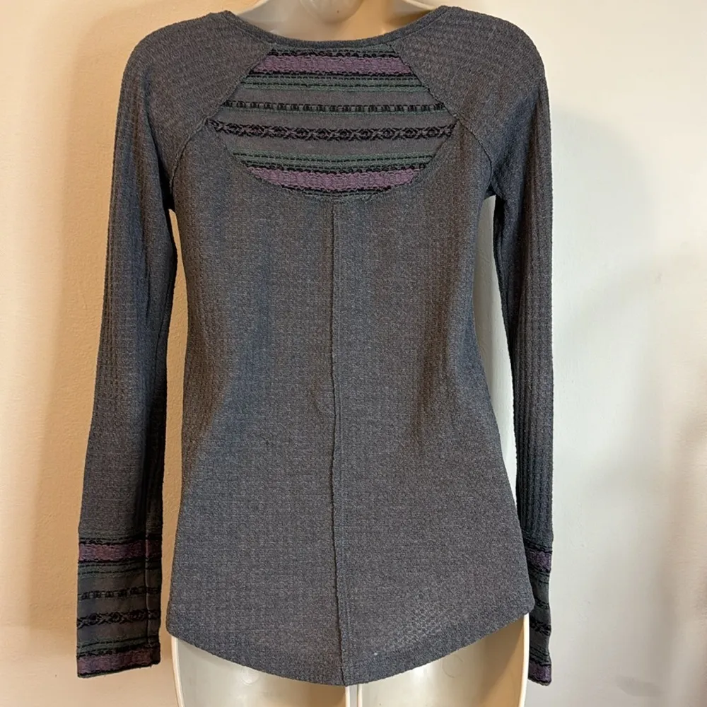 Sun and Shadow Grey Long Sleeve Top Striped Cuffs and Back Sz XS - Image 2
