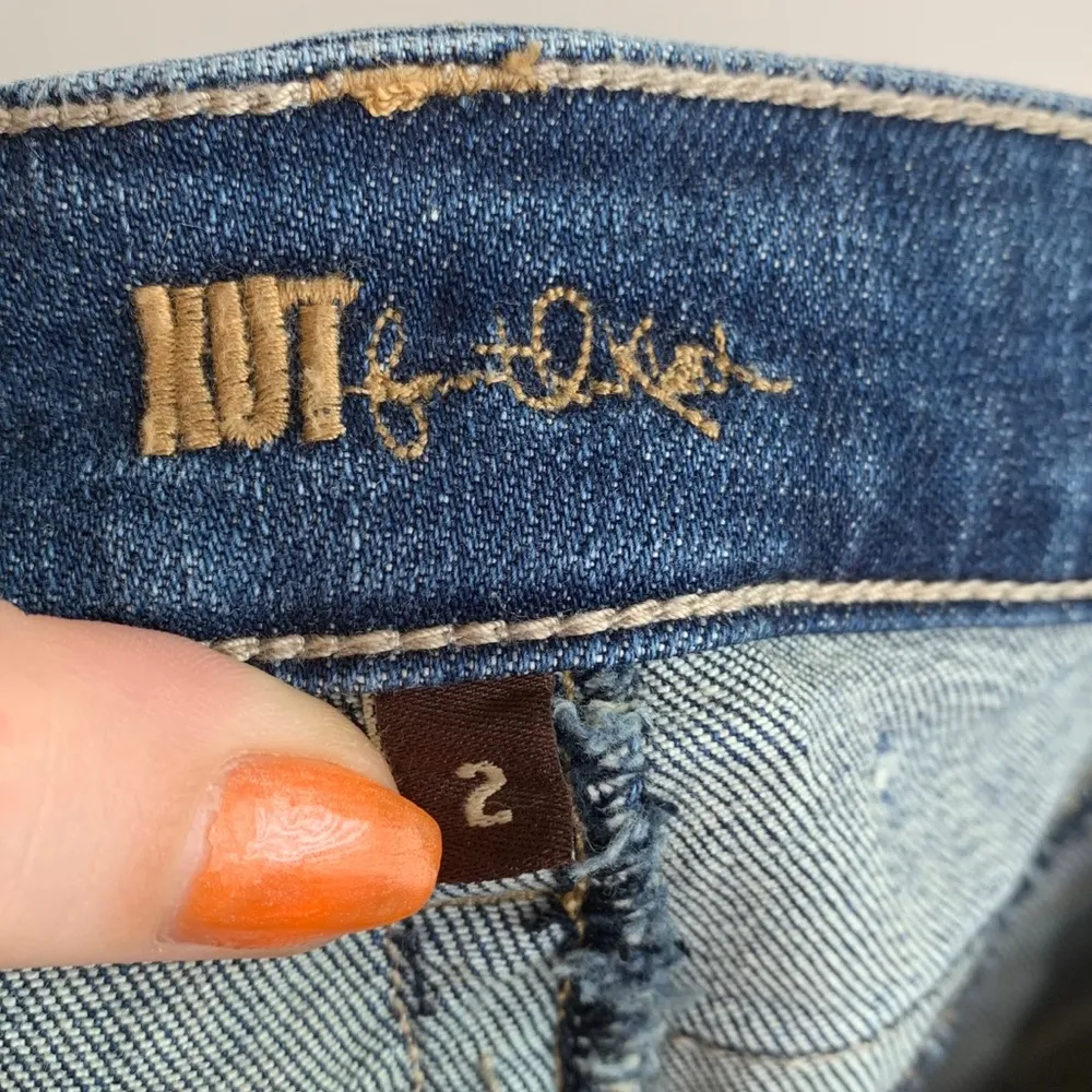 Kut From The Kloth Medium Wash Natalie Bermuda Shorts - Image 4