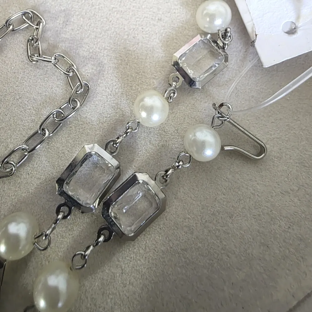 Thin Chain Belt Silver with Pearls and Clear Links - Image 4