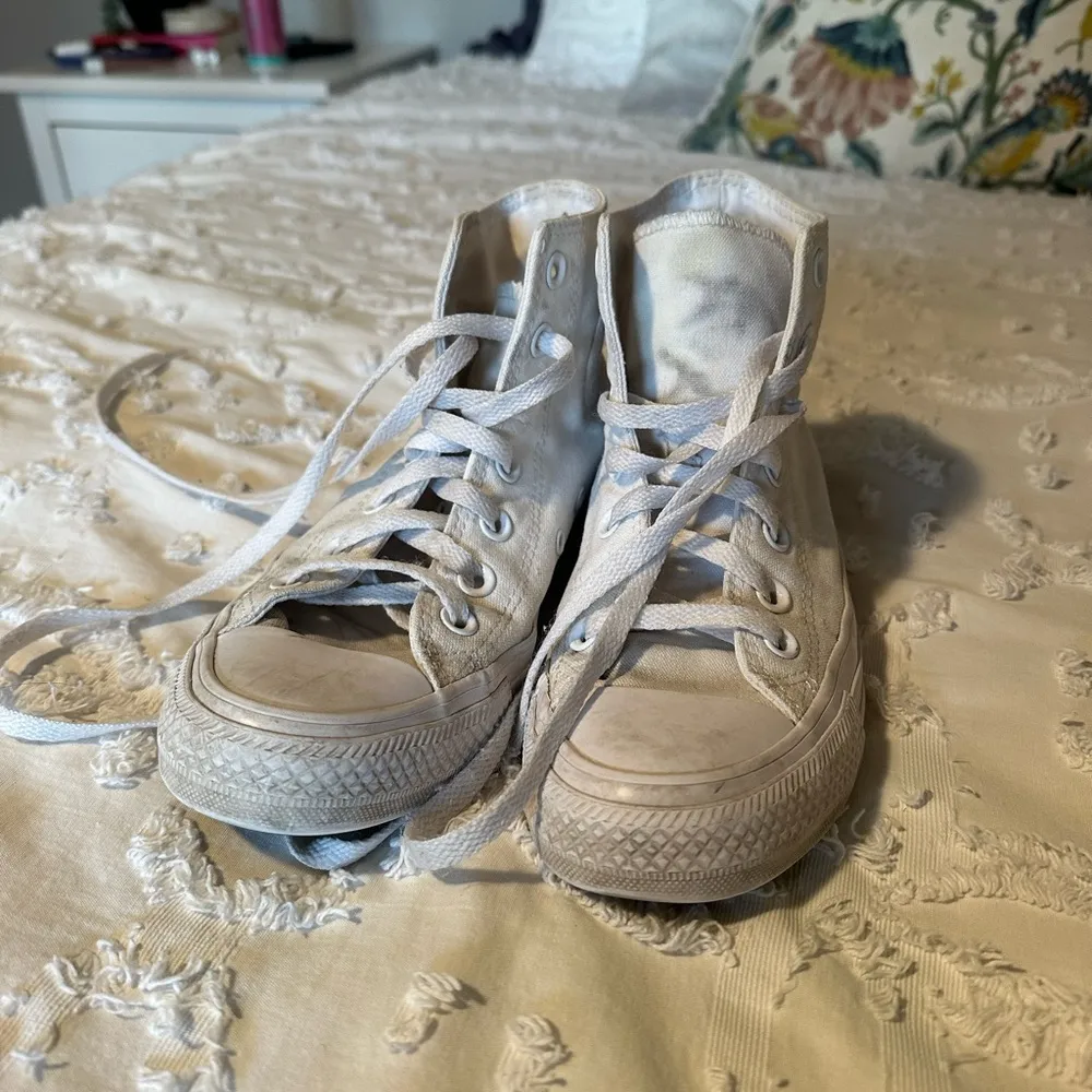 White hightop converse - Image 2