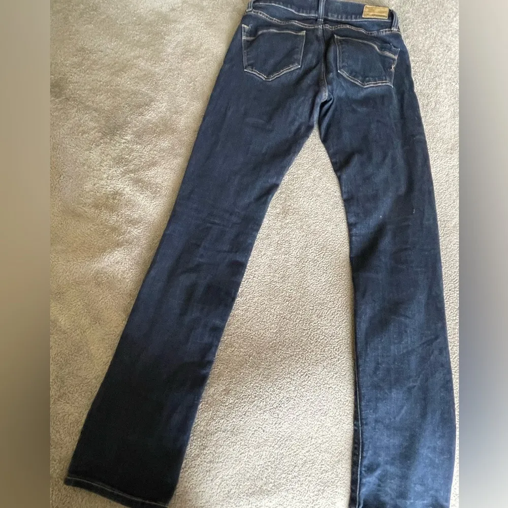 Women’s size 6 Long straight Leg Skinny Jeans by Express - Image 7