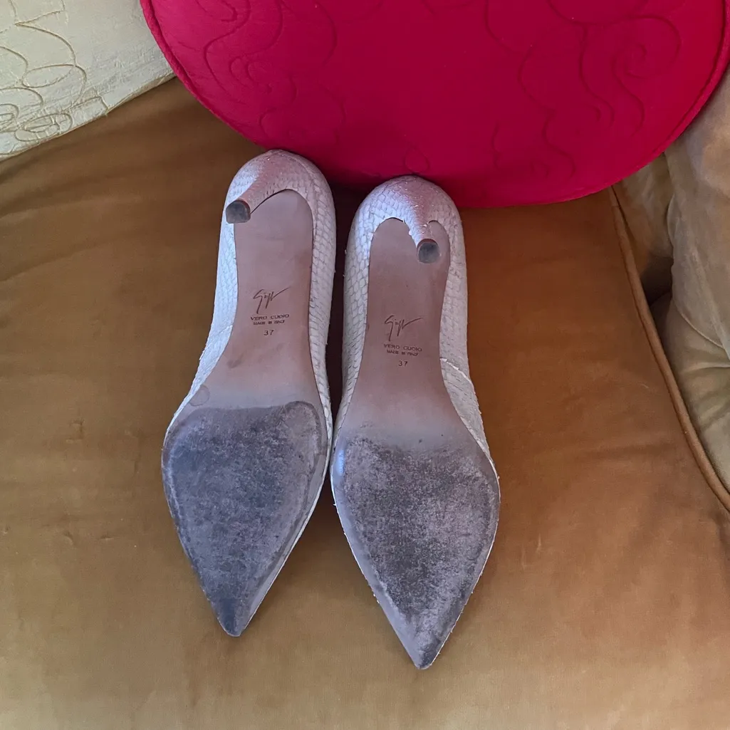 Giuseppe Zanotti Ivory Leather Laser Cut Python Pumps Size Euro 37 US 7 - Image 4