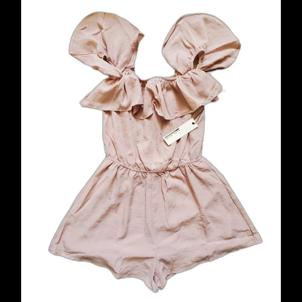 Haute Monde Women Small Pink Romper Flutter Cold Shoulder Short Sleeve Silky NWT - Image 4