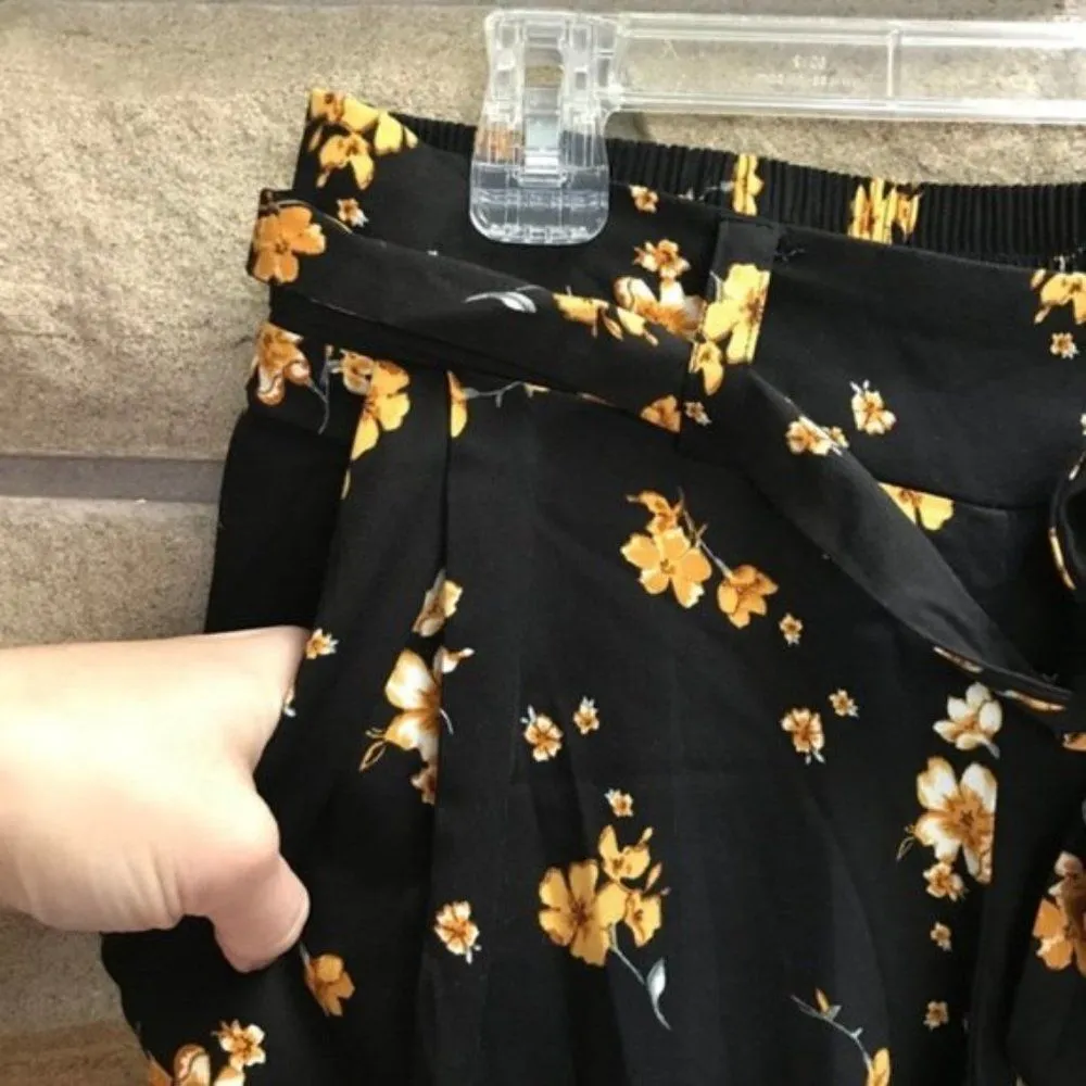 Torrid Black Floral Challis Tie Front Pants 00 - Image 4