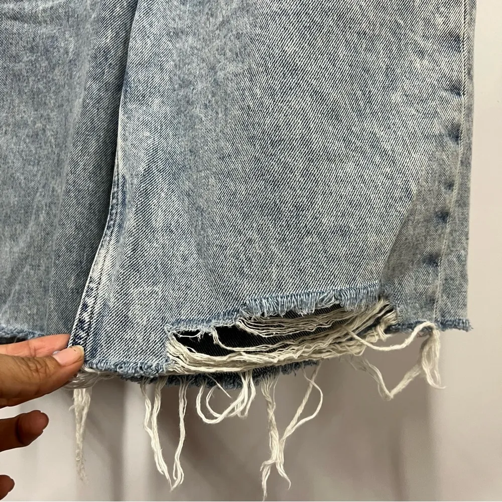 H&M denim jean shorts size 4 loose straight high waist distressed frayed hem - Image 3