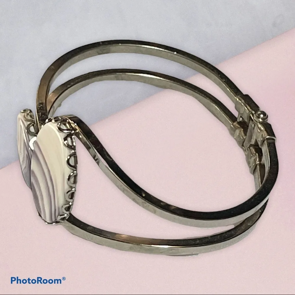 Silver clamshell hinged bracelet - Image 2