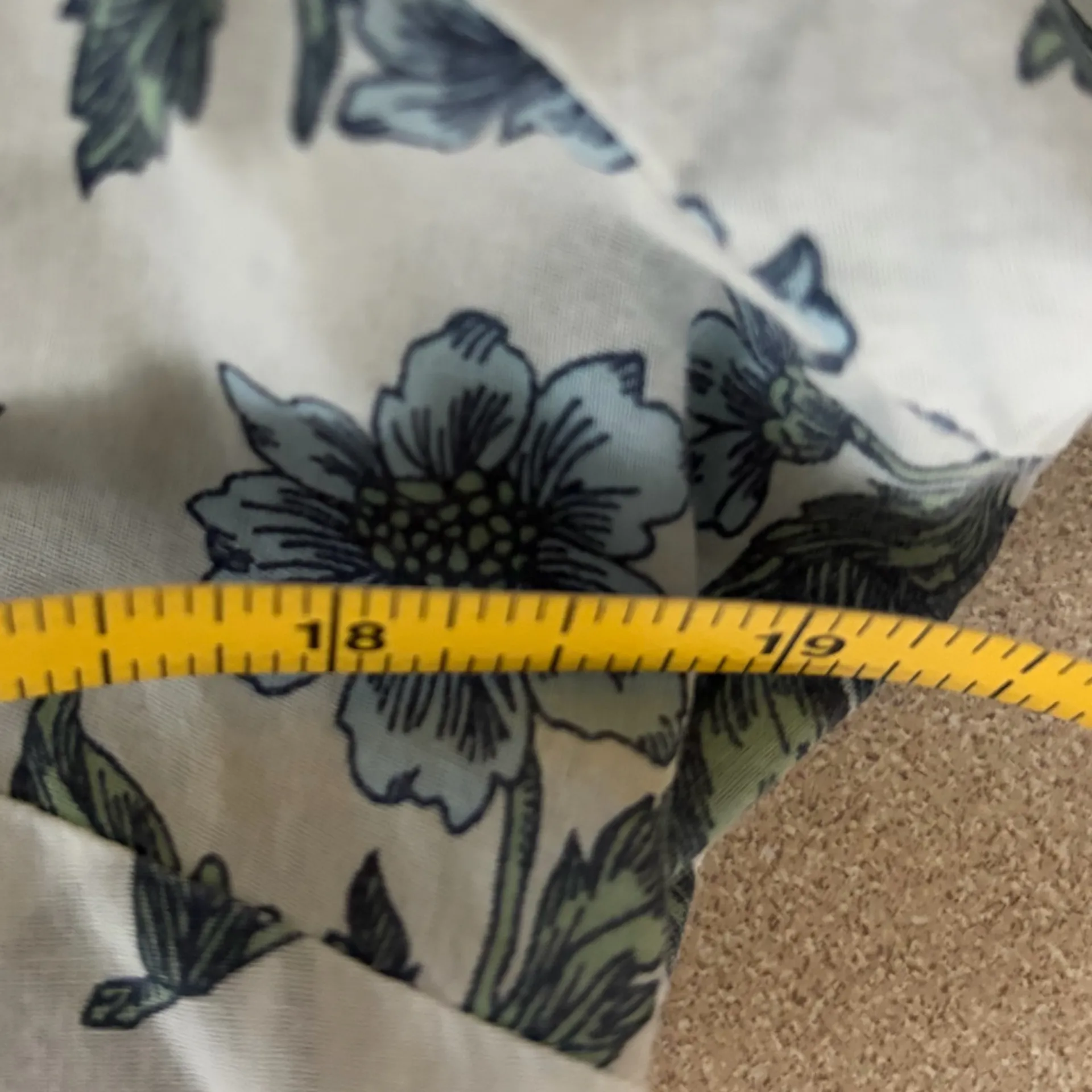 J. Crew Floral Blue and White Cotton Button Down Shirt Size Medium EUC - Image 4