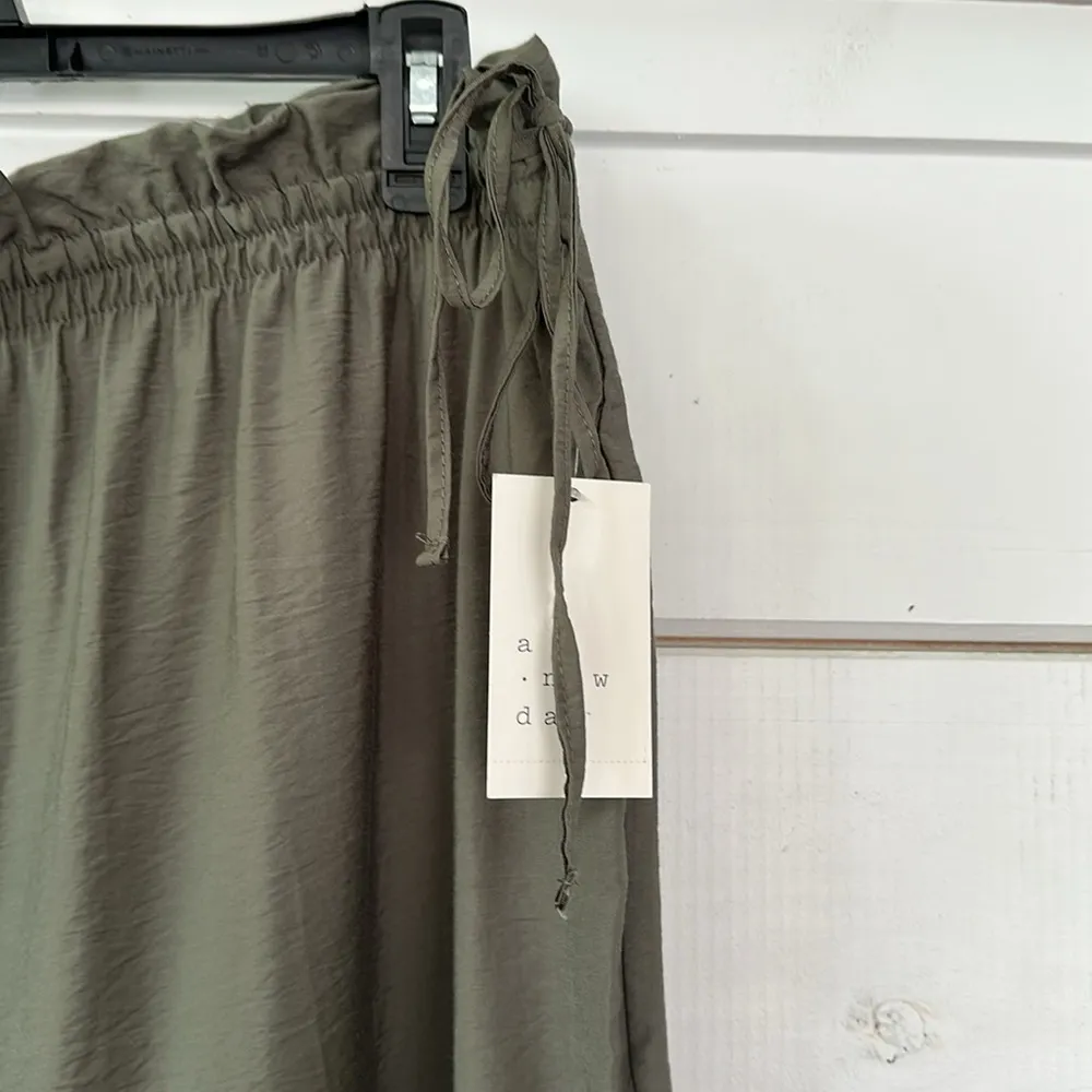 A New Day High Rise Straight Leg Side Tie Pull On Pants NEW Large - Image 6