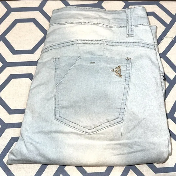 Skinny Leg Push Up Jeans Size undefined - Image 2