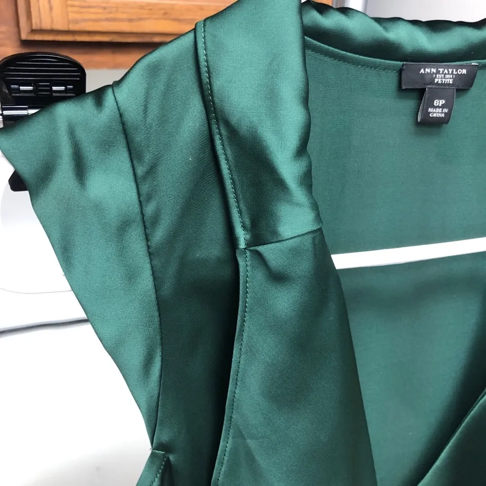 Ann Taylor Green silk blouse top Flounce Ruffle Petite 6 - Image 4