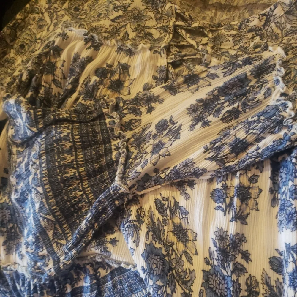 American Eagle Outfitters bell sleeve blouse - Image 8