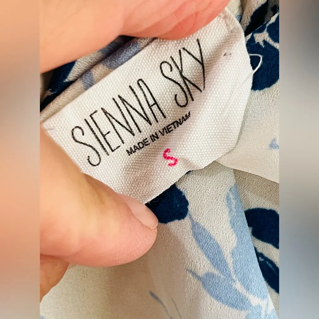 Sienna Sky floral bare shoulders peplum top with bow tie waist size S - Image 4