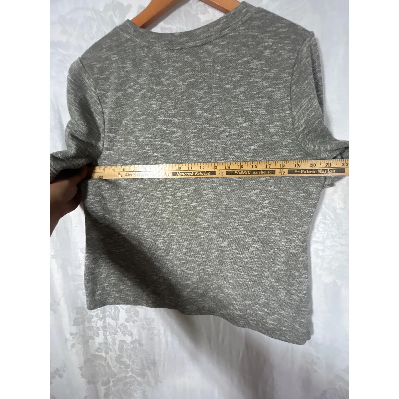 Duluth T Shirt Sweatshirt Large Gray Green Textured Creme de la Hem Untucked - Image 7