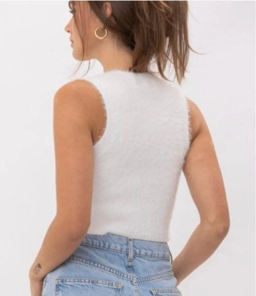 NWT Kindred, Love Heart Top (fuzzy crop top) White Color Size L - Image 4