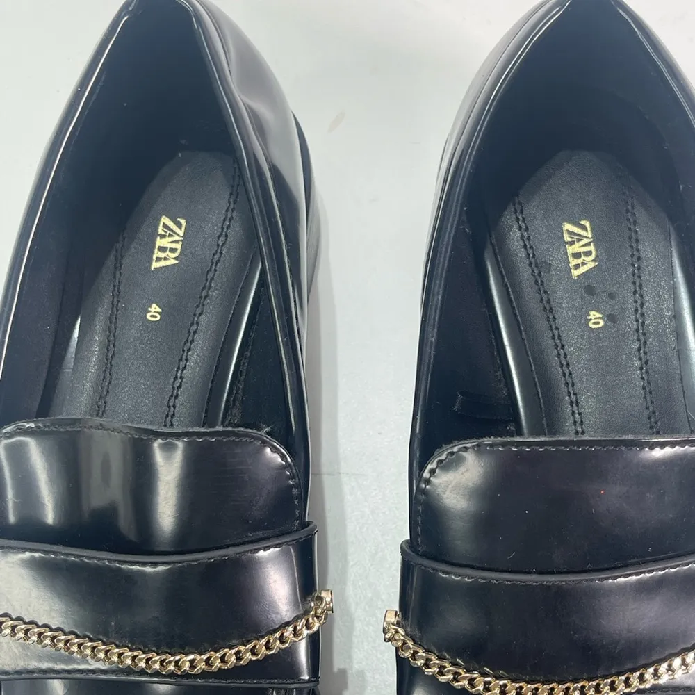 ZARA Black Flat Loafers Gold Chain Women EUR 40 US 9 Preppy Classic  Y2K Shoes - Image 4