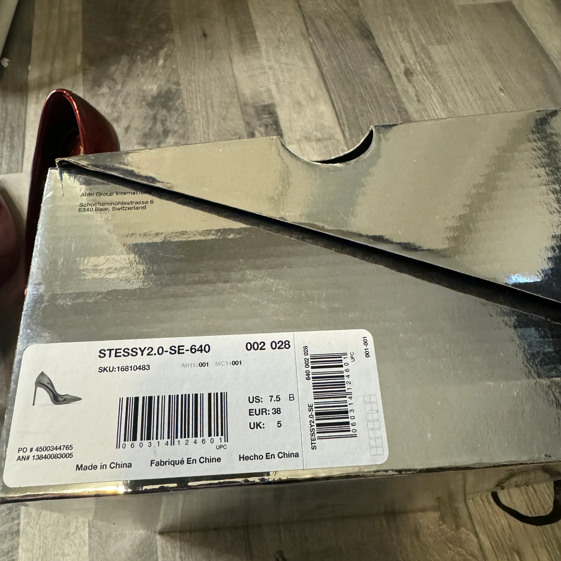 Women's Pump Heel in Metallic Red - Image 13