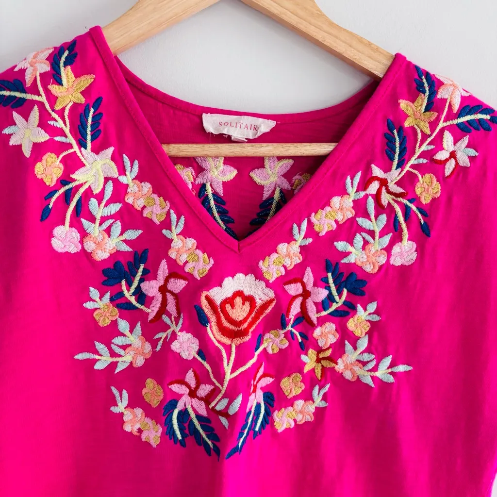 Solitaire size S fuchsia floral embroidered v-neck blouse - Image 2