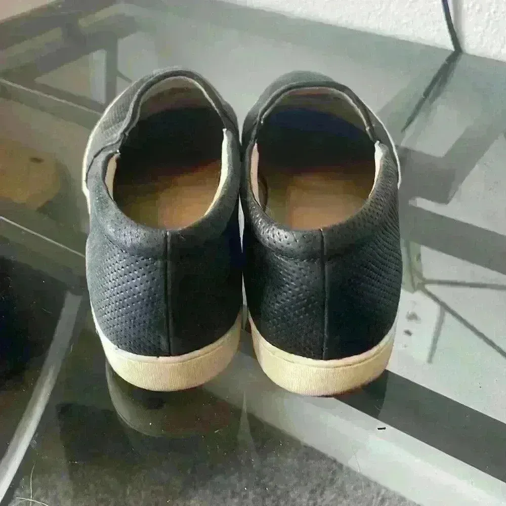 Women's Naturalizer Navy Slip On Leather Sneakers Size 11 - Image 5