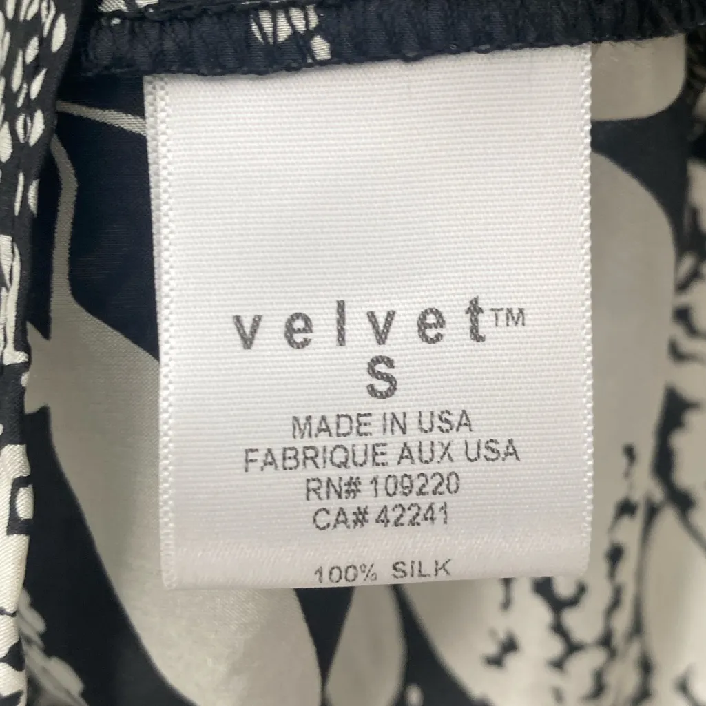 Velvet By Graham and Spencer Womens Printed 100% Silk Top S Black White Floral - Image 11