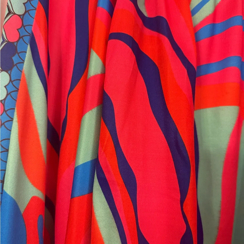 Cutely Covered boutique classy Colorful Abstract Coverup with shorts! 2 piece Pink Size M - Image 3