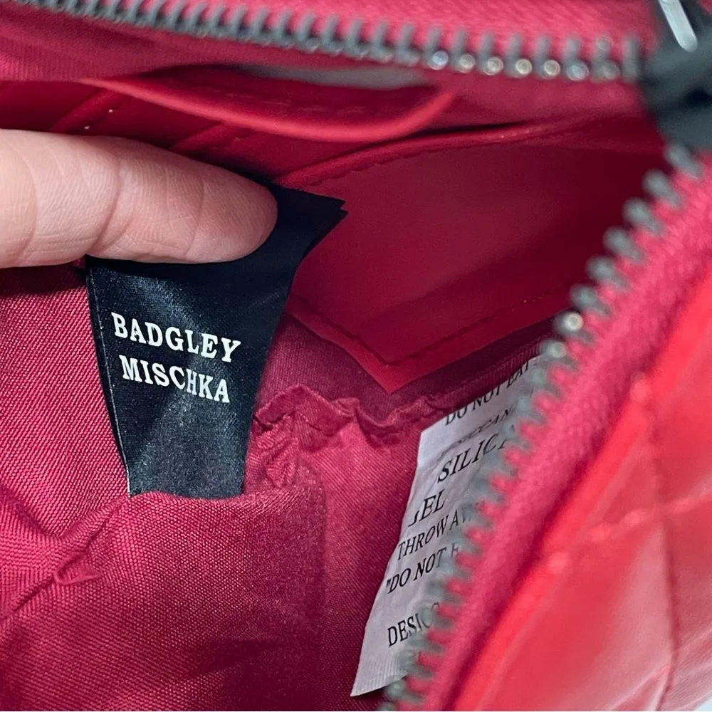 NWT Badgley Mischka Red‎ Quilted Vegan Leather Wristlet Card Holder Wallet - Image 4