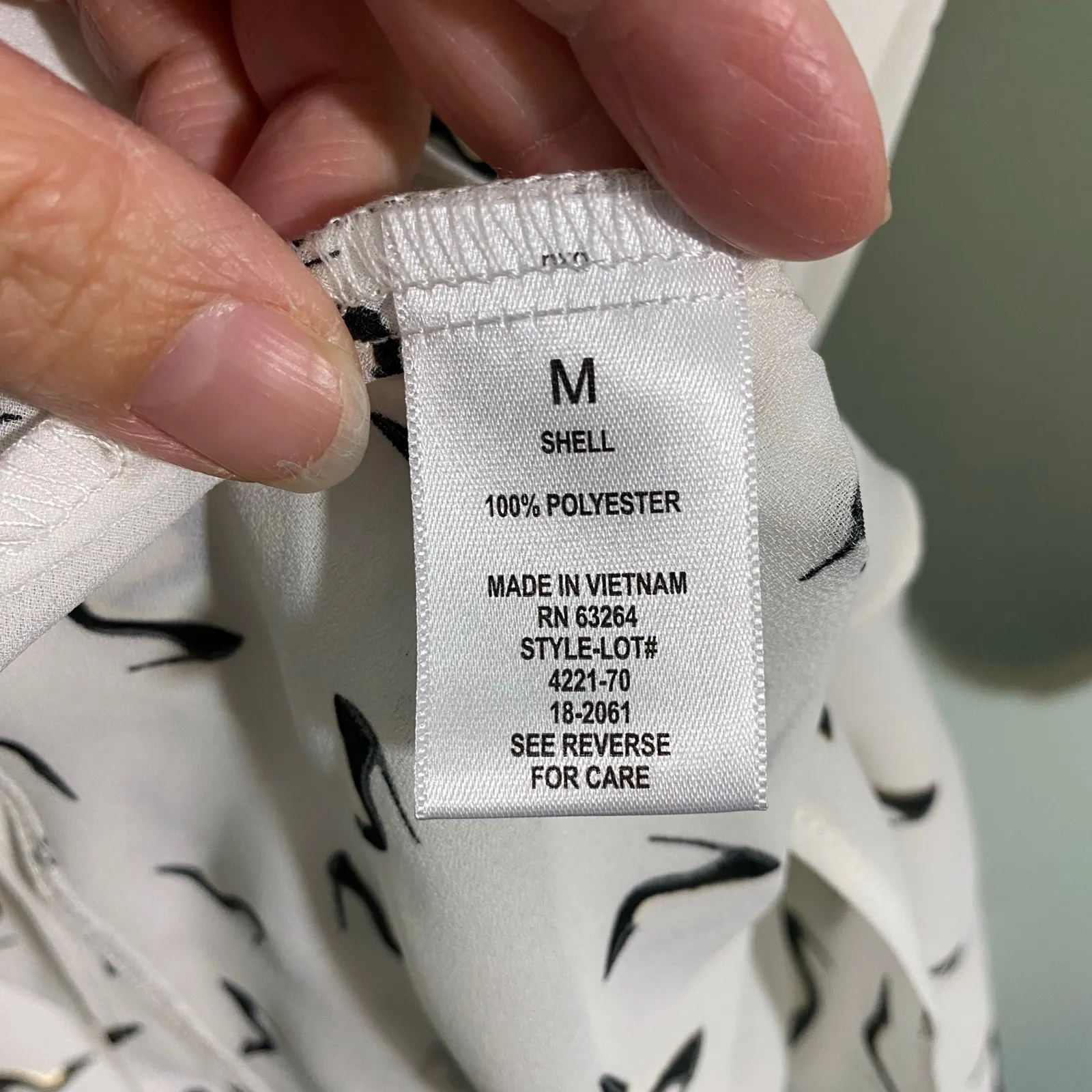 Roz & Ali Women White Stilettos Heels Graphics Quarter Sleeve Blouse Size M - Image 7