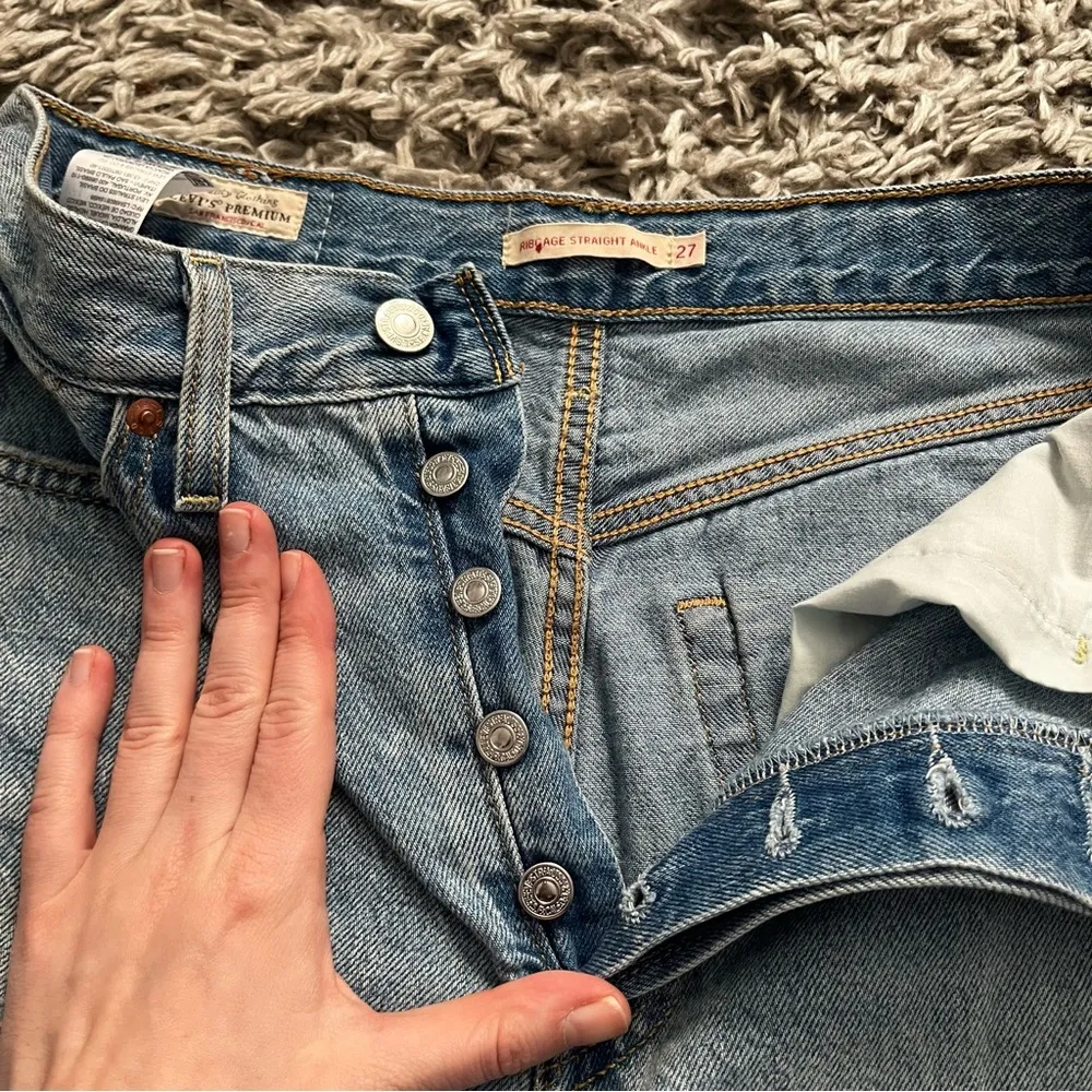 Levis ribcage straight ankle distressed straight leg jeans size 27 - Image 5