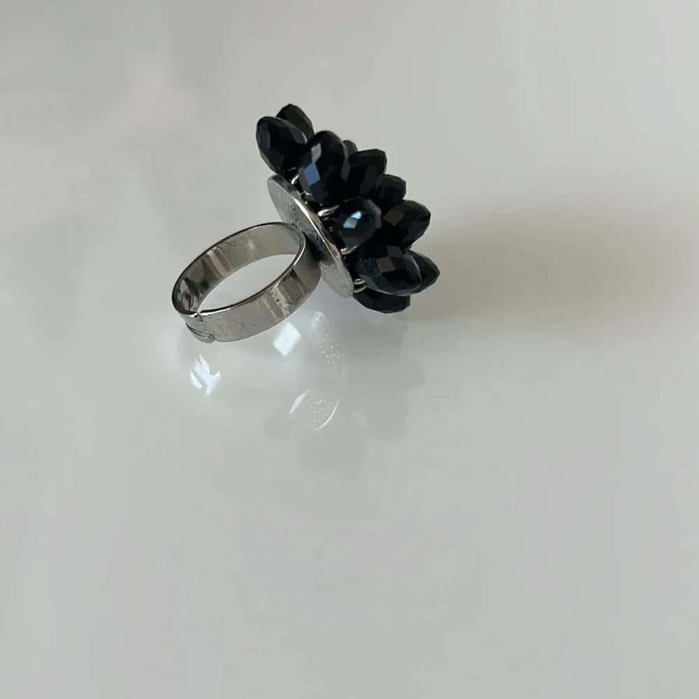 Flower Ring OS Black and‎ Silver - Image 4