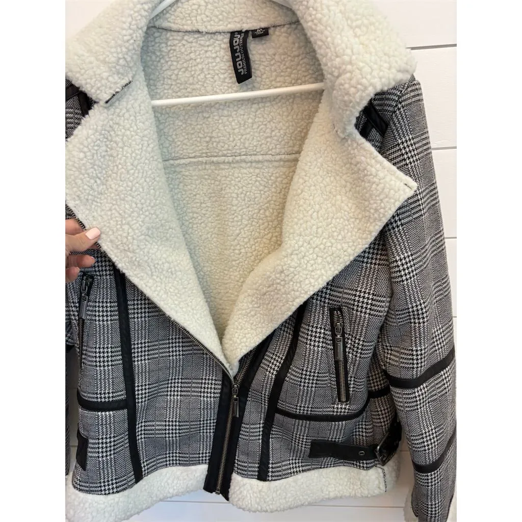 Women's Black Checkered Fleece Lined Jacket M Winter Casual Zip Up‎ - Image 5