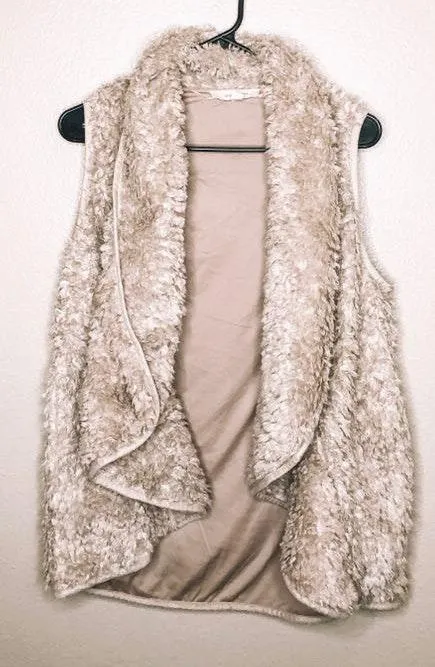 Fuzzy Sherpa Vest Tan - Image 4