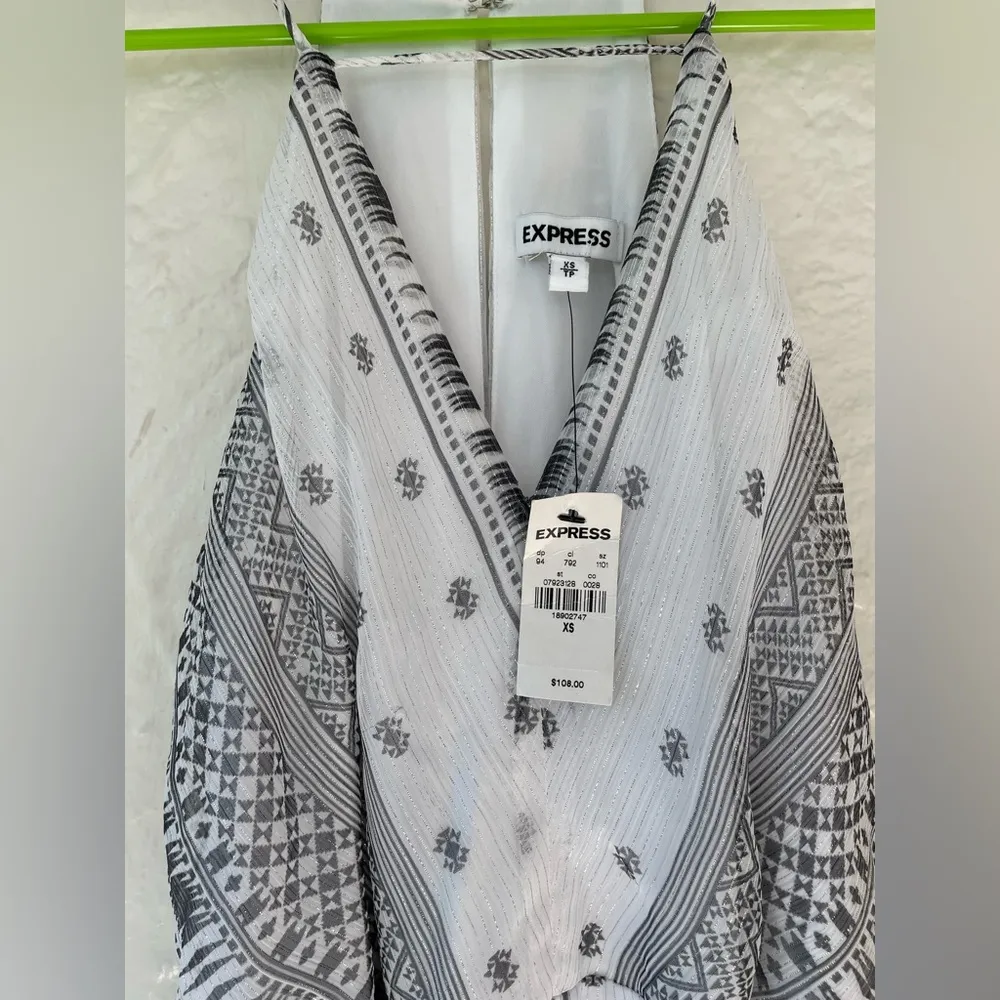 NWT Express fully lined, silver, white halter neck, back slit maxi dress; XS - Image 2