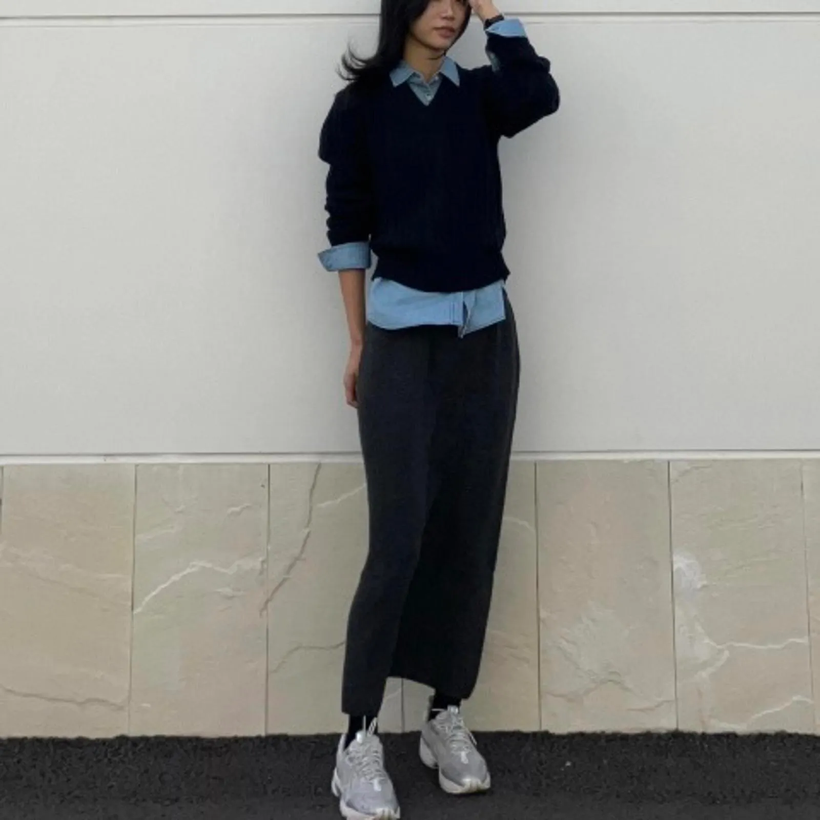 Uniqlo JW ANDERSON Cable V-Neck Sweater NWT Navy XXS - Image 3