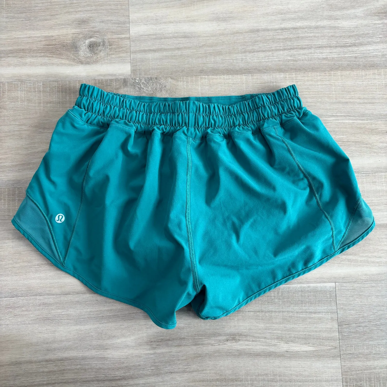 Lululemon Hotty Hot Low Rise Short 2.5" Teal Lagoon Women Size 6 - Image 4