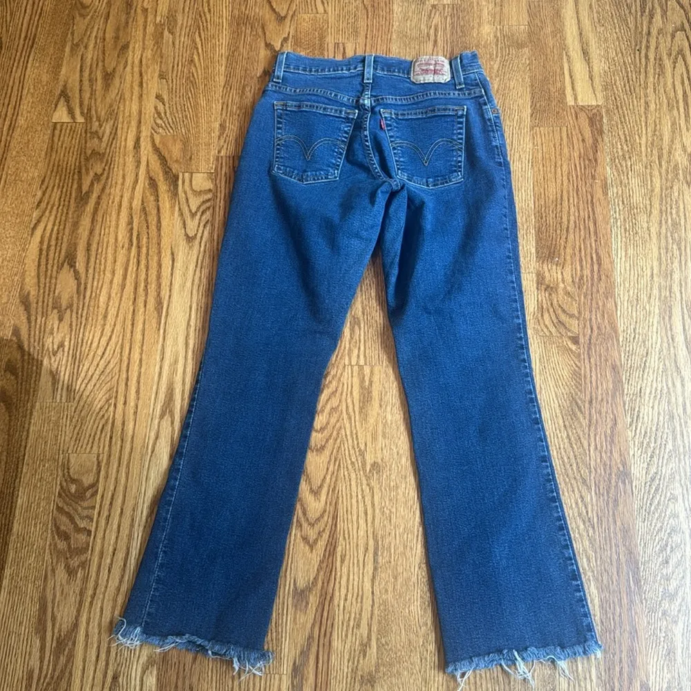 Levi Strauss classic relaxed, boot cut jeans - Image 3